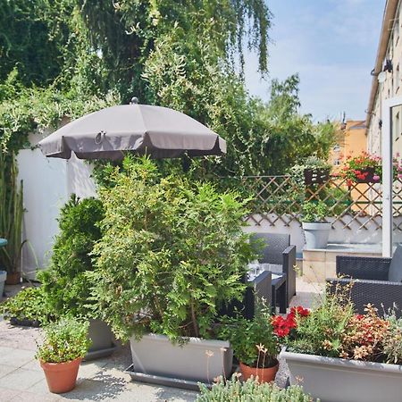 Nice Home To Stay At Prague Close To Castle With Terrace And Garden Extérieur photo