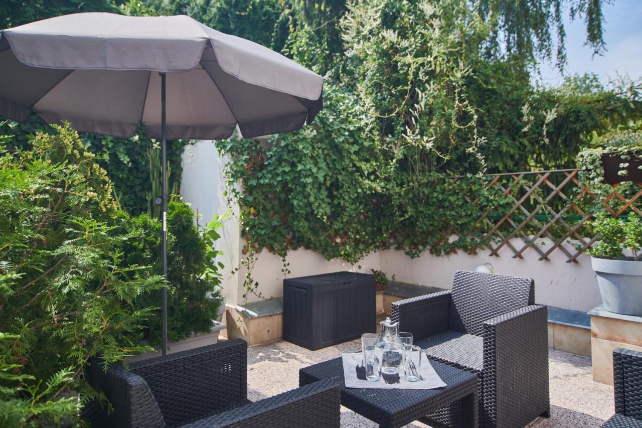Nice Home To Stay At Prague Close To Castle With Terrace And Garden Extérieur photo