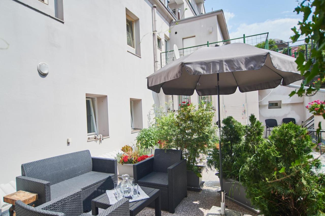 Nice Home To Stay At Prague Close To Castle With Terrace And Garden Extérieur photo