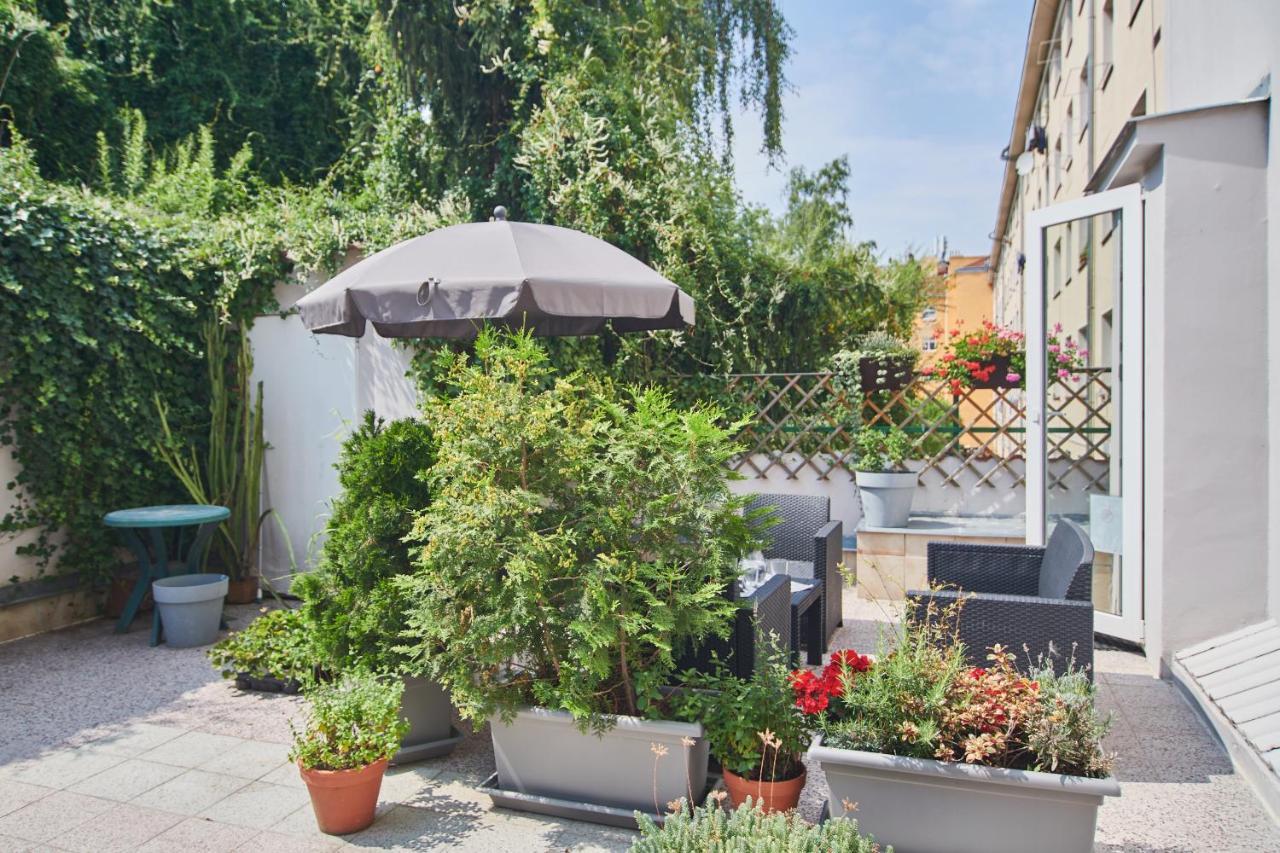 Nice Home To Stay At Prague Close To Castle With Terrace And Garden Extérieur photo