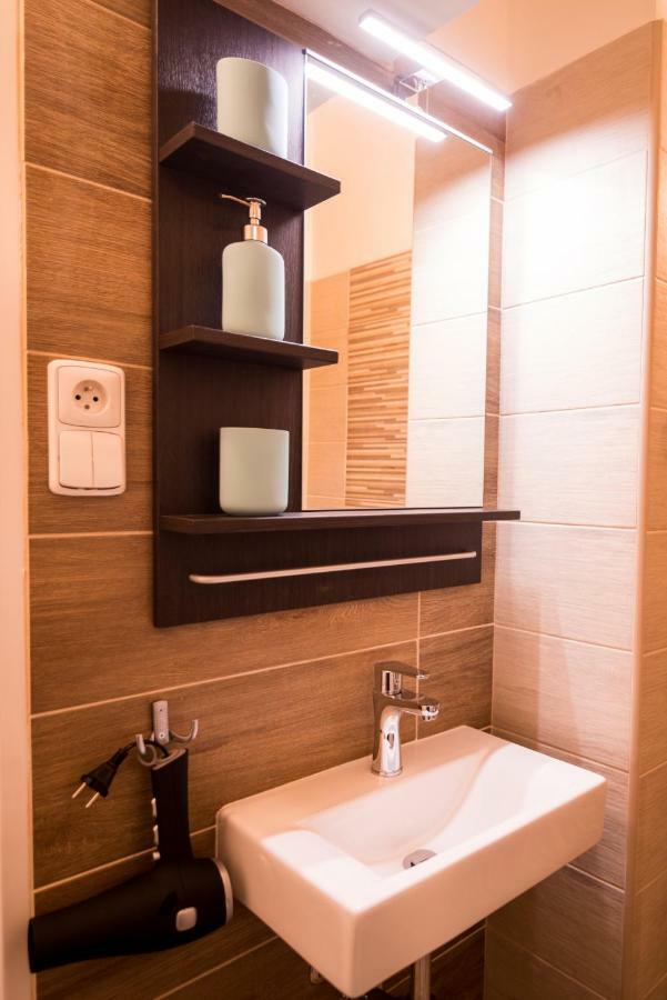 Nice Home To Stay At Prague Close To Castle With Terrace And Garden Extérieur photo